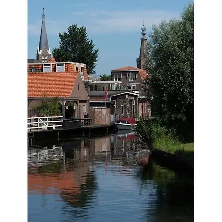 Carpe Diem With Jetty And Boat Hébergement de vacances Medemblik