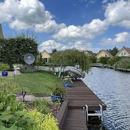 Carpe Diem With Jetty And Boat Hébergement de vacances *