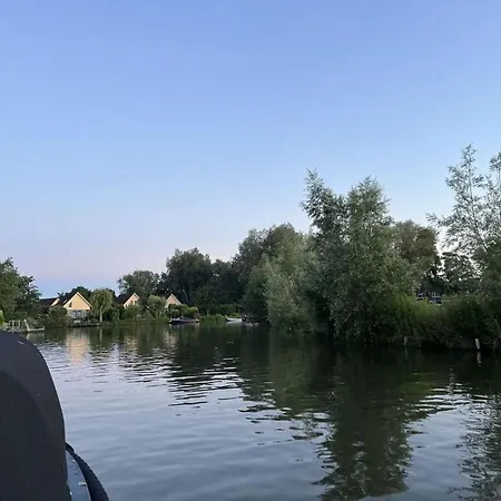 Carpe Diem With Jetty And Boat Hébergement de vacances *