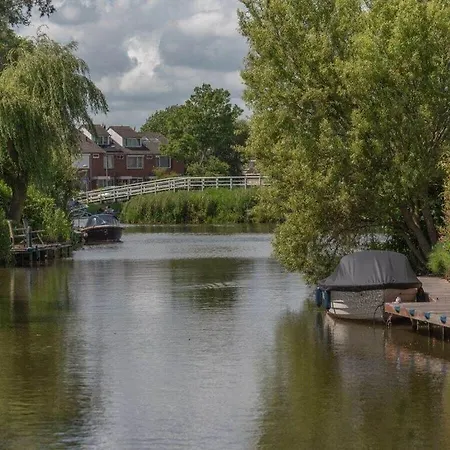 Hébergement de vacances Carpe Diem With Jetty And Boat Medemblik