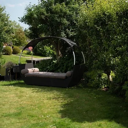 Carpe Diem With Jetty And Boat Hébergement de vacances Medemblik