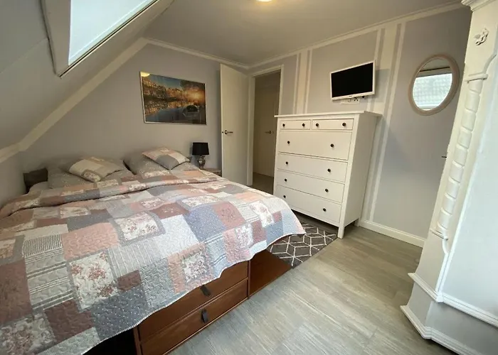 Carpe Diem With Jetty And Boat 梅代姆里克